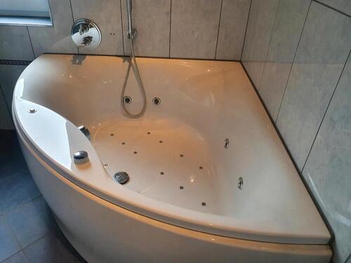 Foto - Badewanne Badezimmer - 500,00 EUR Kaltmiete,