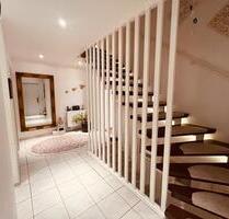 Möblierte Doppelhaushälfte mit Kamin, Garten, Vollkeller, Garage - Berlin Reinickendorf