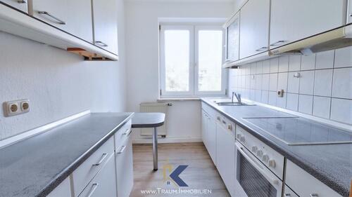 Foto - lichtdurchflutete 2 Zi. Whg. mit Balkon, Einbauküche u. PKW-Stellpl.