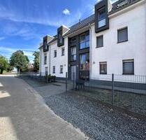 *Neuwertig & Zentral*: Geräumige 4-Zi.-Wohnung mit Garten im EG - Sassenburg