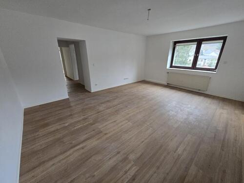 Foto - Frisch sanierte 2 ZKB Wohnung (70m²) im Obergeschoss