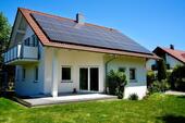 Foto - Freistehendes Einfamilienhaus mit PV-Anlage und großem Garten
