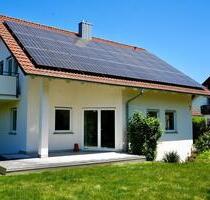 Freistehendes Einfamilienhaus mit PV-Anlage und großem Garten - Riedlingen