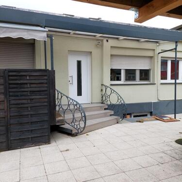 Foto - Doppelhaus-Hälfte, mit Gewerbe, Büro, etc.