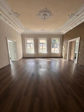 Foto - MEERANE: Luxuriöse 4-Raum-Wohnung mit ca. 154 m², Whirl-Poolwanne & einem gepflegten Garten in zentraler Lage von Meerane