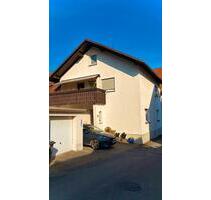 Modernisiertes Einfamilienhaus mit Garage und Balkon - Barntrup