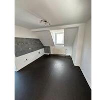 Schöne 4 Zimmer DG Wohnung in 39444 Hecklingen zu vermieten