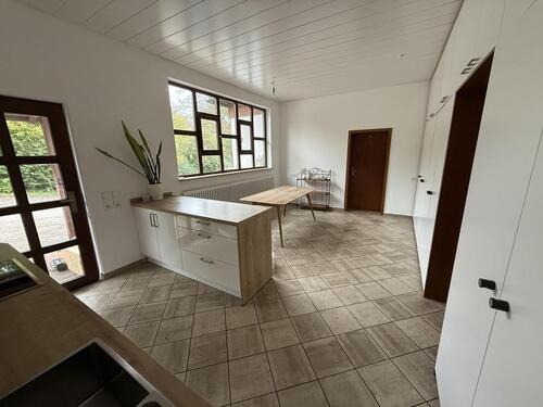 Foto - Helle 3-Zimmer-Wohnung (85qm) mit Einbauküche und Garten