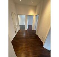 Direkt am Park! Schöne 3,5 Zimmer-Wohnung mit Balkon - Frankfurt am Main Nied