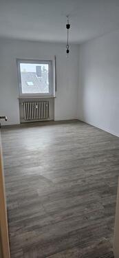 Foto - Helle 4 Zimmer Wohnung mit Balkon und Garten.