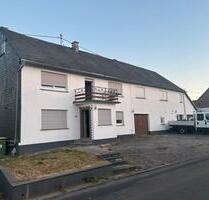 2 Häuser 1 Preis - 350.000,00&nbsp;EUR Kaufpreis, ca.&nbsp; 270,00&nbsp;m&sup2; in Halsenbach (PLZ: 56283)