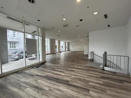 Foto - Helles Ladenlokal mit verschiedener Nutzungsmöglichkeit