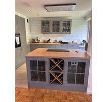 Helle, geräumige 5-Zimmer-Wohnung mit 2 Balkonen und Einbauküche - Krefeld Bockum