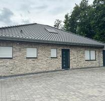Einfamilienhaus Bungalow KFW45 mit 3 Garagen und Carport - Hamminkeln