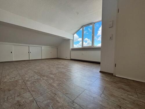 Foto - Bezugsfreie Dachgeschosswohnung mit Loggia und Stellplatz