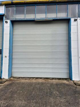 Foto - Halle Lagerhalle Stellplatz Airport Flughafen