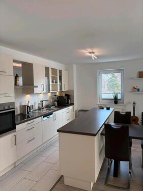 Foto - Helle 3-Zimmer-Wohnung (96 m²) mit 19 m² großem Balkon + EBK