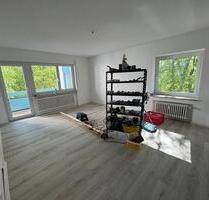 Neu renovierte 4 Zimmer Wohnung, 2 Balkonen, Garage, Abstellraum - Leinfelden-Echterdingen
