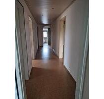Helle 3-Zimmer-DG-Wohnung (80qm) mit Balkon, Klima & Stellplatz - Grettstadt