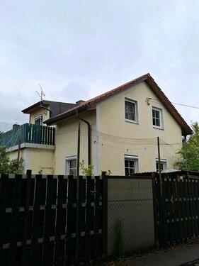 Foto - Haus mit Pferdestall und Koppeln