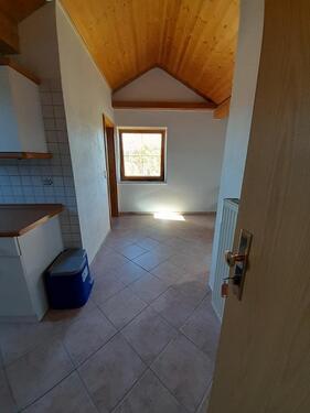 Foto - 2-Zi.-DG-Wohnung teilmöbiliert - 440,00 EUR Kaltmiete, ca.  29,00 m²