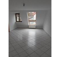 Sehr schöne, citynahe 2 Zimmer-DG-Wohnung zu vermieten - Schweinfurt Haardt