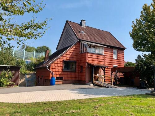 Foto - Ein-Zweifamilienhaus mit GartenGaragen und Ausbaupotenzial