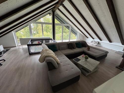 Foto - Helle, großzügige 4-Zimmer-Dachgeschosswohnung in 63543 Neuberg