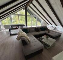 Helle, großzügige 4-Zimmer-Dachgeschosswohnung in 63543 Neuberg