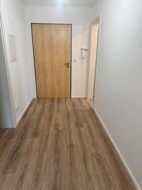 Foto - Kapitalanl., kompl. Sanierte 3-Zi-DG-Whg + Garage – 1.085 € Miete
