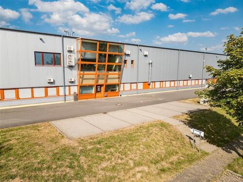 Foto - Gewerbeanwesen in zentraler Lage: Moderne Produktions- und Lagerhallen mit Erweiterungspotenzial direkt an der A4