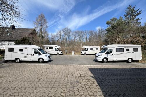 Foto - Stellplätze bis 16m für LKW, Wohnmobile uvm. Stromanschluss