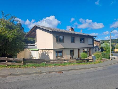 Foto - Einfamilienhaus mit Einliegerwohnung, Wohnhaus mit 2 Wohnungen