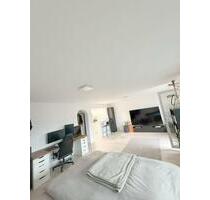 Sehr schöne, helle 1 Zi-Whg mit EBK und Balkon in Waldbüttelbrunn