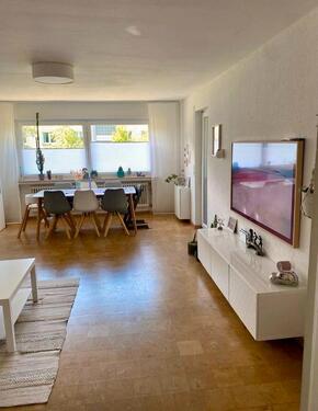 Foto - Zu Verkaufen: 4 Zimmer Hochparterre Wohnung mit Balkon und Garage