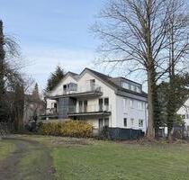 Erstbezug nach Sanierung: Lichtdurchflutete 4-Zimmer-Wohnung mit Balkon und Blick ins Grüne - Bergisch Gladbach