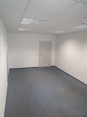 Foto - Büro zu vermieten. Parkplätze vorhanden.