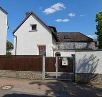 Top!! Kleine Doppelhaushälfte auf 2 Etagen mit Balkon - Frankfurt am Main Nord-West