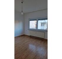 WG- Neugründung (4 Zimmer)Nur für STUDENTINEN oder AZUBIS.270 € - Stuttgart Zuffenhausen