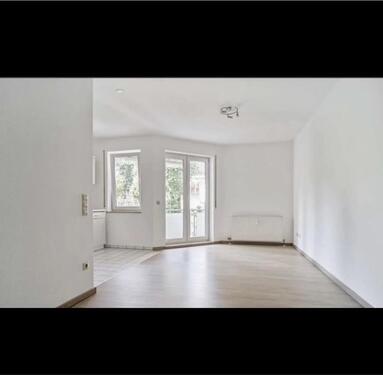 Foto - Helle 1-Zimmer Wohnung mit Balkon & Tiefgarage in Niefern