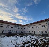 Erstbezug Maisonette-Wohnung mit Garten: Whg. 22 mit EBK, Terrasse, Außenstellplatz und Tiefgarage - Feichten an der Alz
