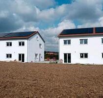 Doppelhaus Hälfte - 1.400,00&nbsp;EUR Kaltmiete, ca.&nbsp; 125,00&nbsp;m&sup2; in Laaber (PLZ: 93164)