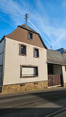 Foto - Einfamilienhaus mit Anbau und Halle