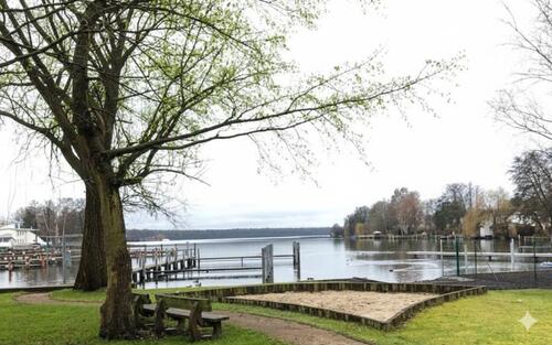 Foto - Seezugang mit Bootssteg, 4-WE mit 2 Balkonen, EBK, 2 Bäder, Kamin