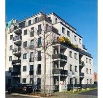 Wohnen im Herzen von Cottbus: 2,5-Zimmer-Wohnung mit EBK, Balkon, Fahrstuhl, Stellplatz u.v.m. zu mieten!