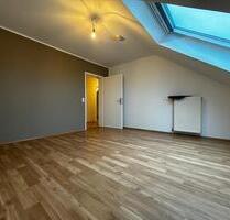 Sanierte 3-Zimmer-Dachgeschosswohnung mit Garten und Garage - Harxheim