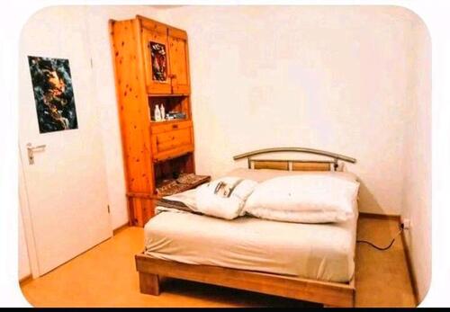 Foto - Ein Zimmer für Reisende, die einen kurzen Aufenthalt planen.