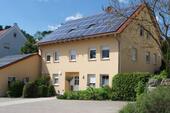 Foto - Wohnhaus mit 5 Wohneinheiten - vermietet 44 000 Eurp p.a.