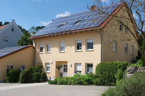 Foto - Wohnhaus mit 5 Wohneinheiten - vermietet 44 000 Eurp p.a.