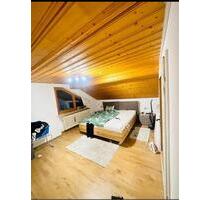 2 Zimmer Dachgeschoss Wohnung - 450,00&nbsp;EUR Kaltmiete, ca.&nbsp; 45,00&nbsp;m&sup2; in Bräunlingen (PLZ: 78199)